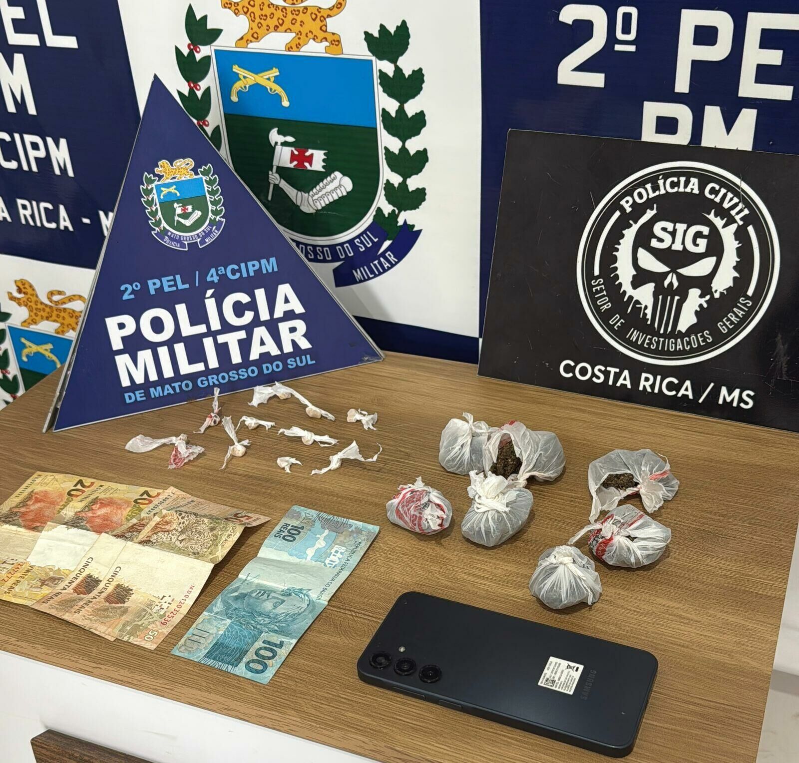 Imagem de compartilhamento para o artigo Jovem é flagrada com maconha, crack e acaba presa por tráfico em praça de Costa Rica da MS Todo dia